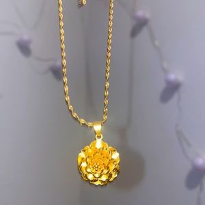 flower yellow gold necklace (the flower as big as a quarter) 18in